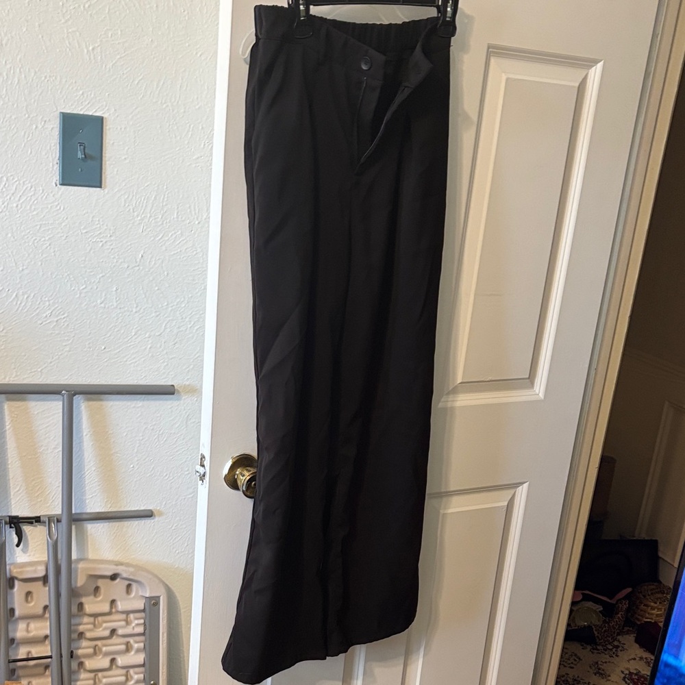 Women’s Black Elastic Waist Straight-Leg Pants